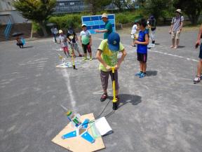 ペットボトルで水ロケットを作って飛ばそう