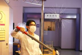 ミニ実験「パチッとあそぼう 静電気」